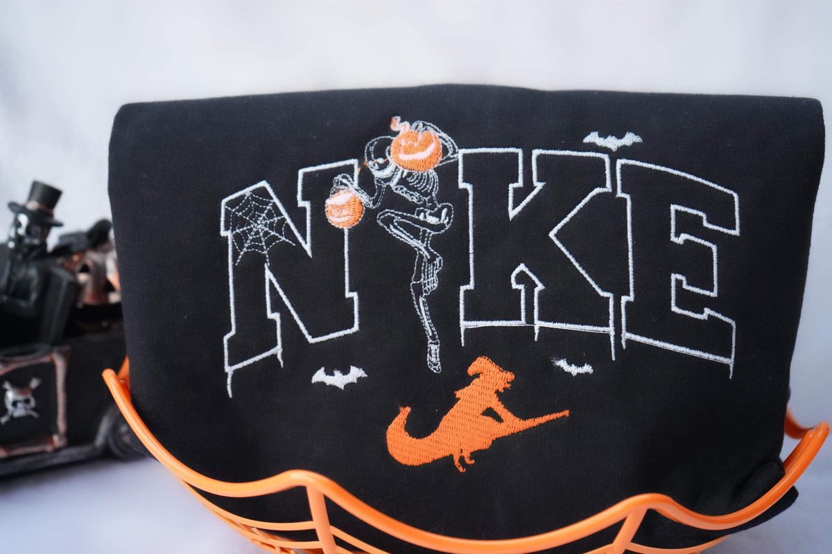 AR_Embroidery's tweet photo. 🎃 N I K E 🩻

#Halloween 🎃 #glowinthedark 🧹 https://t.co/cafb6BmWlh