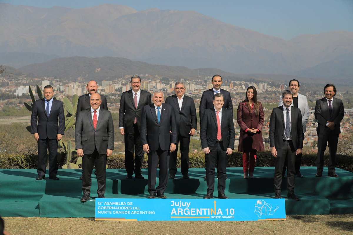 GerardoMorales's tweet photo. 12º ASAMBLEA DE GOBERNADORES DEL NORTE GRANDE 

Recibimos en Jujuy a los gobernadores, vicegobernadores del @nortegrande_ar y a los funcionarios que participan de este encuentro. 

Sigamos trabajando para potenciar el desarrollo integral de nuestra región.

#NorteGrande https://t.co/lNA0DOF40x