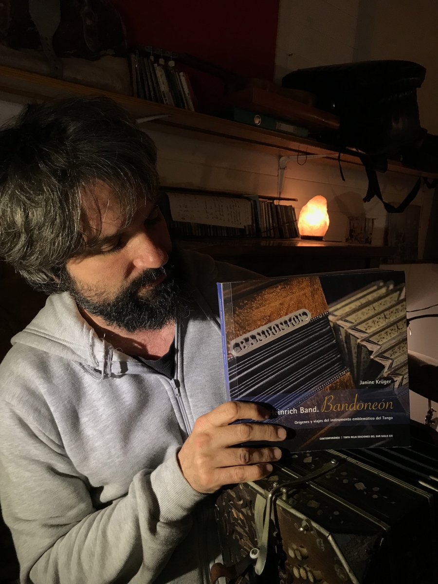 Muy bueno el libro de Janine Krueger sobre la historia del bandoneón y su creador Heinrich Band. Es increíble que no existía hasta el momento ningún libro contando la historia de este instrumento y Krueger lo hizo de manera impecable.