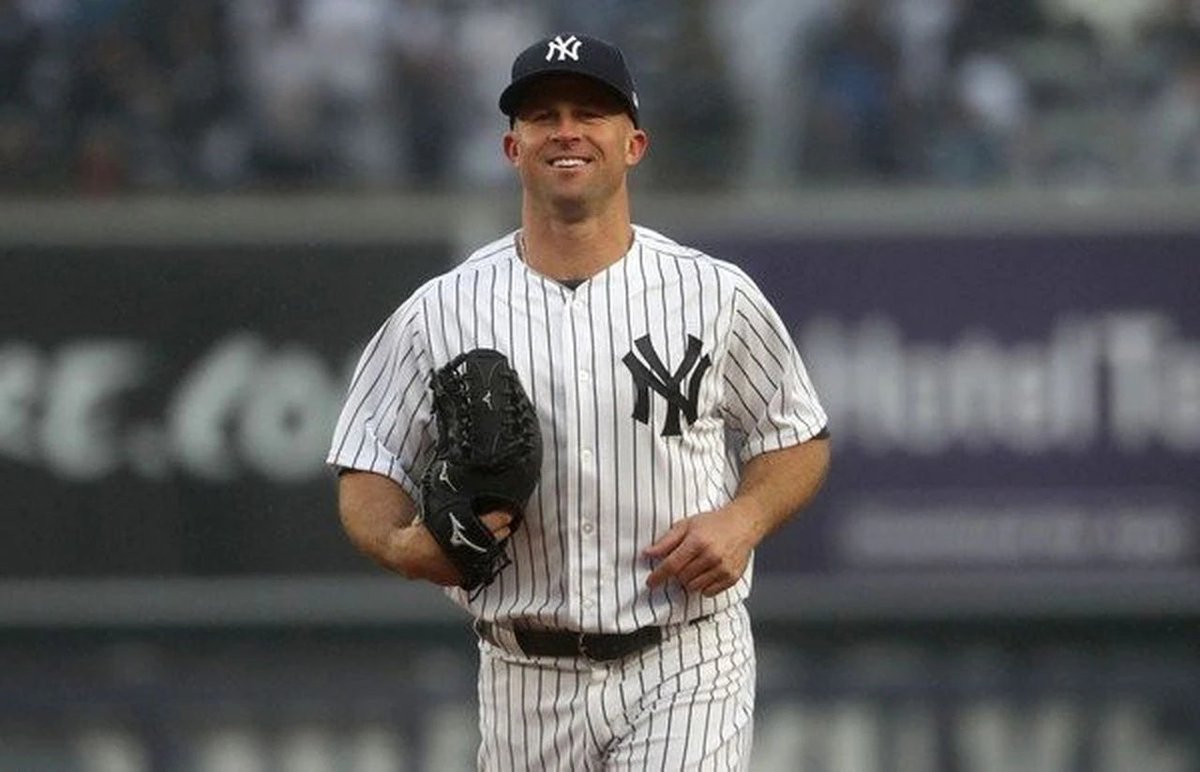 NLCarolynMuse's tweet photo. A #HappyBirthday to current outfielder/free agent Brett Gardner (39).  #Yankees 

2009 World Series champion
2011 AL stolen base leader
2013 AL triples leader
2015 All-Star
2016 Gold Glove Award winner https://t.co/etkN9VDt8z