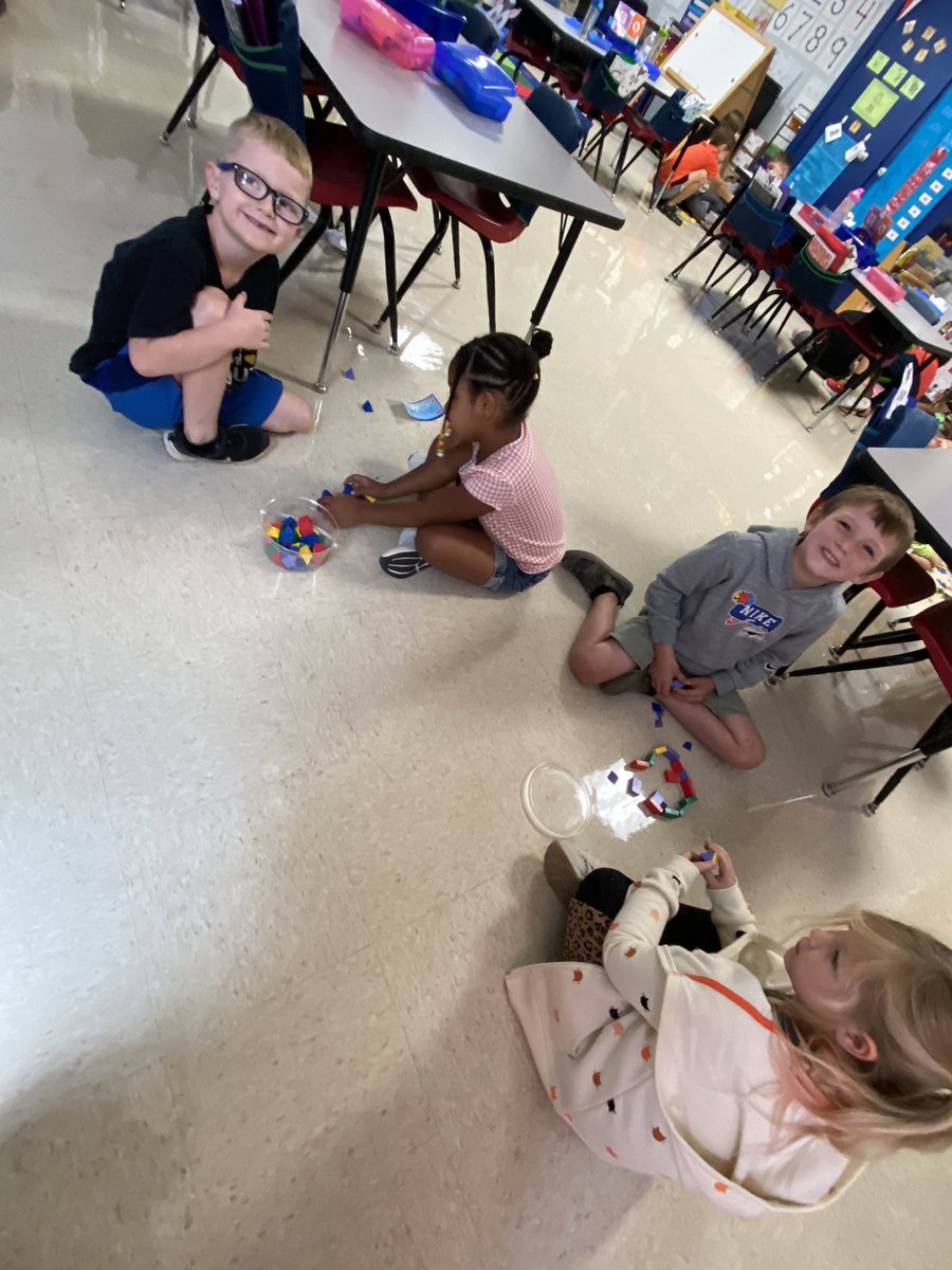 kendra_windsor's tweet photo. Making Team Posters and exploring with math materials today @North_Tweets #proud2banorthie #JCschoolschampions #jcschoolselemed https://t.co/N3YUNk2Loh