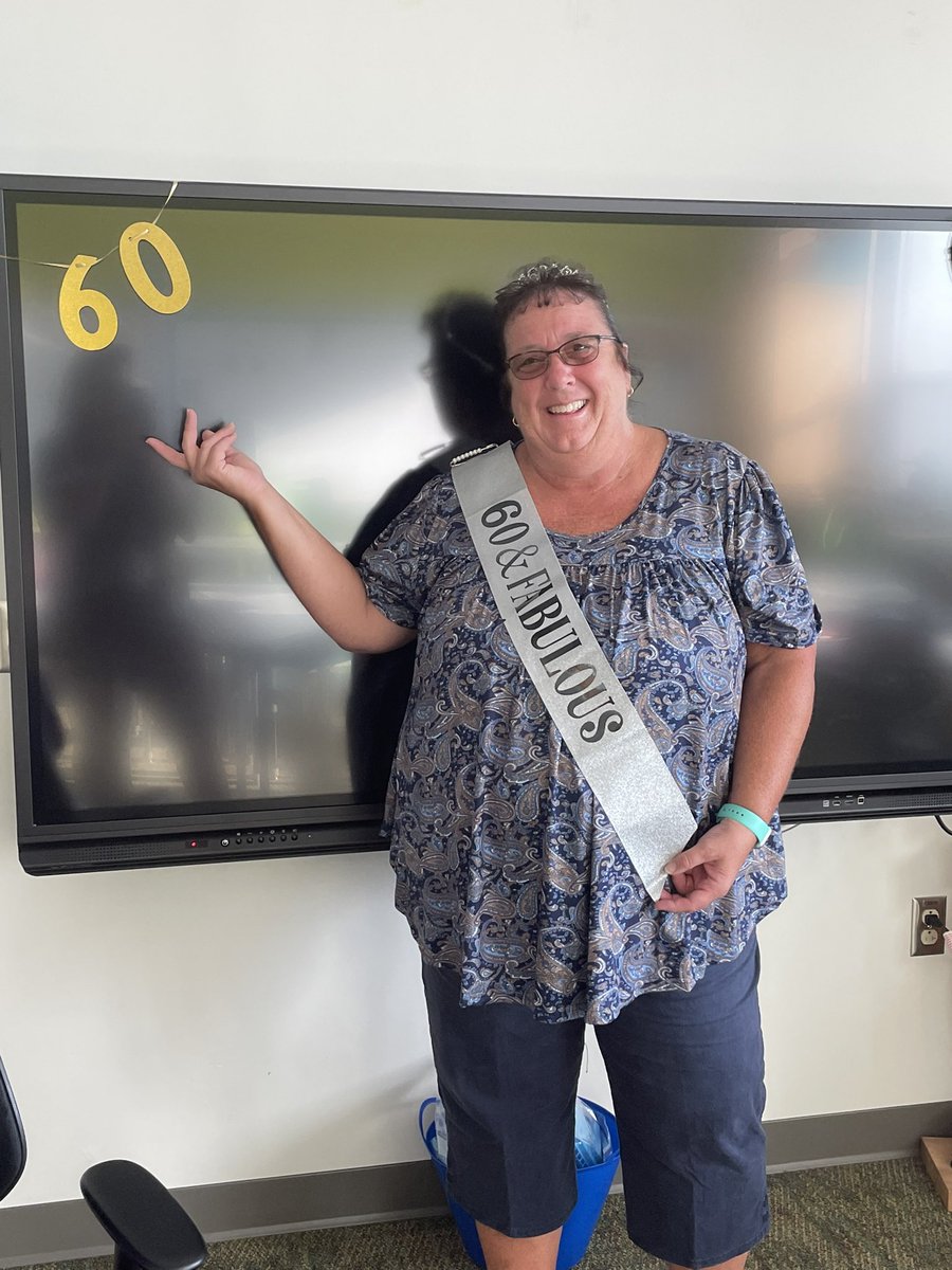 TSmithTeach's tweet photo. @ButterflyRidge1 celebrated a big birthday today for Mrs. Sampsell! https://t.co/ekEp3wJp7w