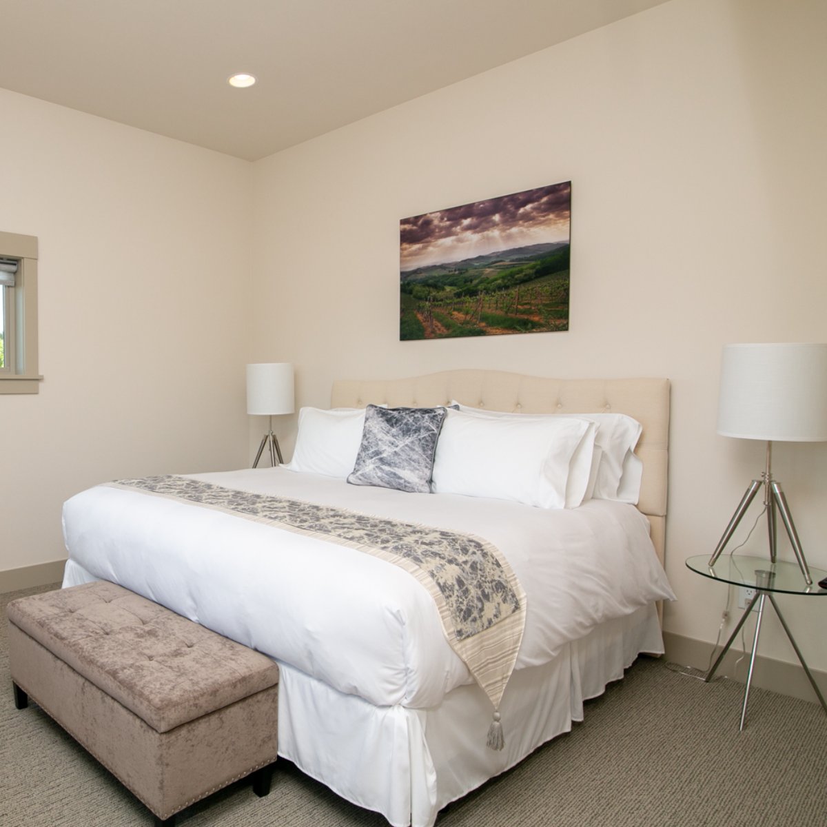 vineyardviewinn's tweet photo. When you're traveling, you deserve a good night's sleep. Here at Vineyard View Inn, that's exactly what you'll get. https://t.co/oiNO43p8TF