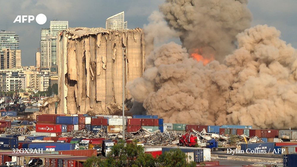 La_Taurauxtv's tweet photo. La dernière partie du bloc nord des silos à grains au port de Beyrouth s'est effondrée mardi, deux ans après l'explosion qui a fait plus de 200 morts, 6.500 blessés et dévasté des quartiers entiers de la capitale libanaise #AFP https://t.co/MZZF1DXIh7