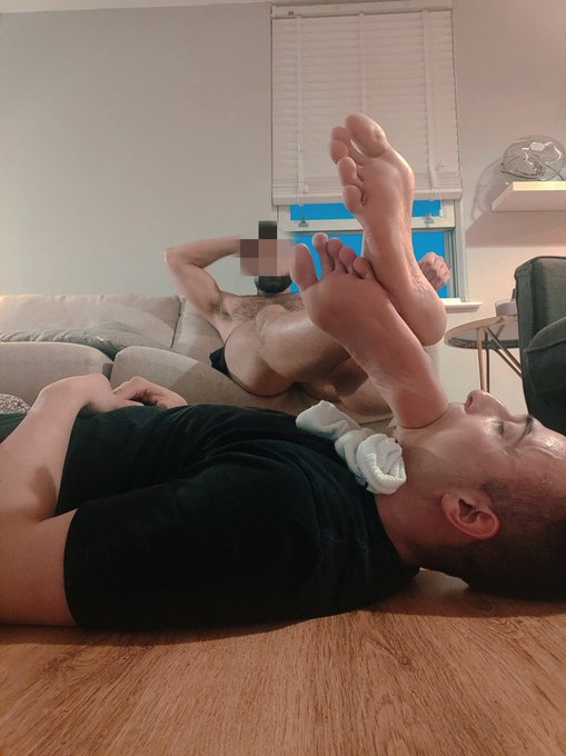 The more you struggle the more I enjoy it. Start sending and you may be at his place soon.😈 #findom #feetworshi̇p<a href="/tag/findom"class="tags"><span>#findom</span></a><a href="/tag/feetworship"class="tags"><span>#feetworship</span></a><a href="/tag/domtop"class="tags"><span>#domtop</span></a>