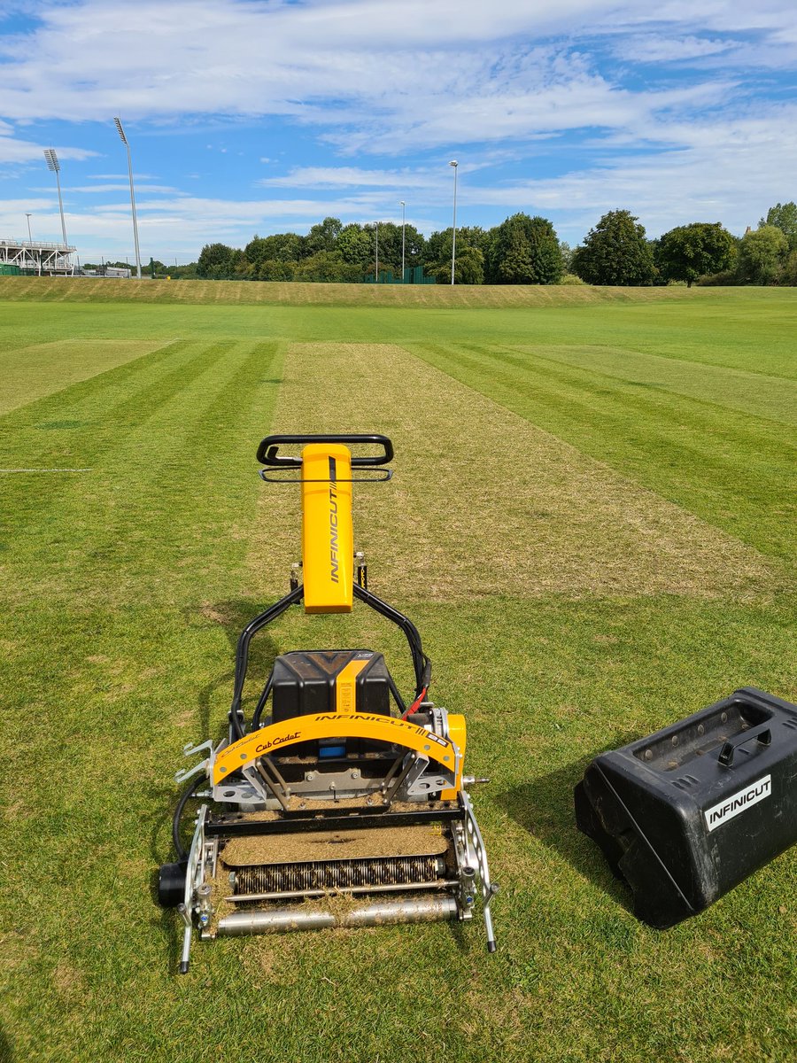 thebignog's tweet photo. Cleaning out a pitch on the nursery square today with the @Infinicut ultragroomer. Amazing how much poa this machine pulls out of a pitch. Two passes with the infinicut removed almost a tractor bucket full of unwanted grass. #infinicut #ultragroomer #whatamachine https://t.co/SzFE0Hax1k