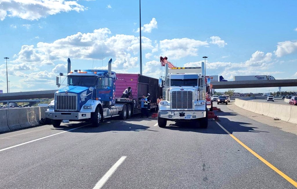 OPP_HSD's tweet photo. Closure: #Hwy427 sb over Hwy401 is blocked for collision cleanup. Intermodal container from transport fell off chasis and struck concrete wall. Driver charged with insecure load. Hope to have all lanes reopened by 5pm https://t.co/1AfcAHF4SE