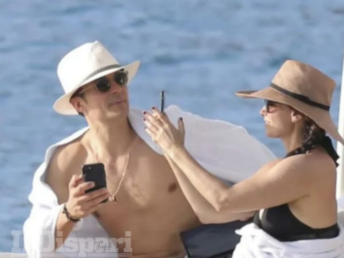 DiscoverIschia's tweet photo. #OrlandoBloom and #KatyPerry holiday at #ischia https://t.co/EGbaR3PgEA