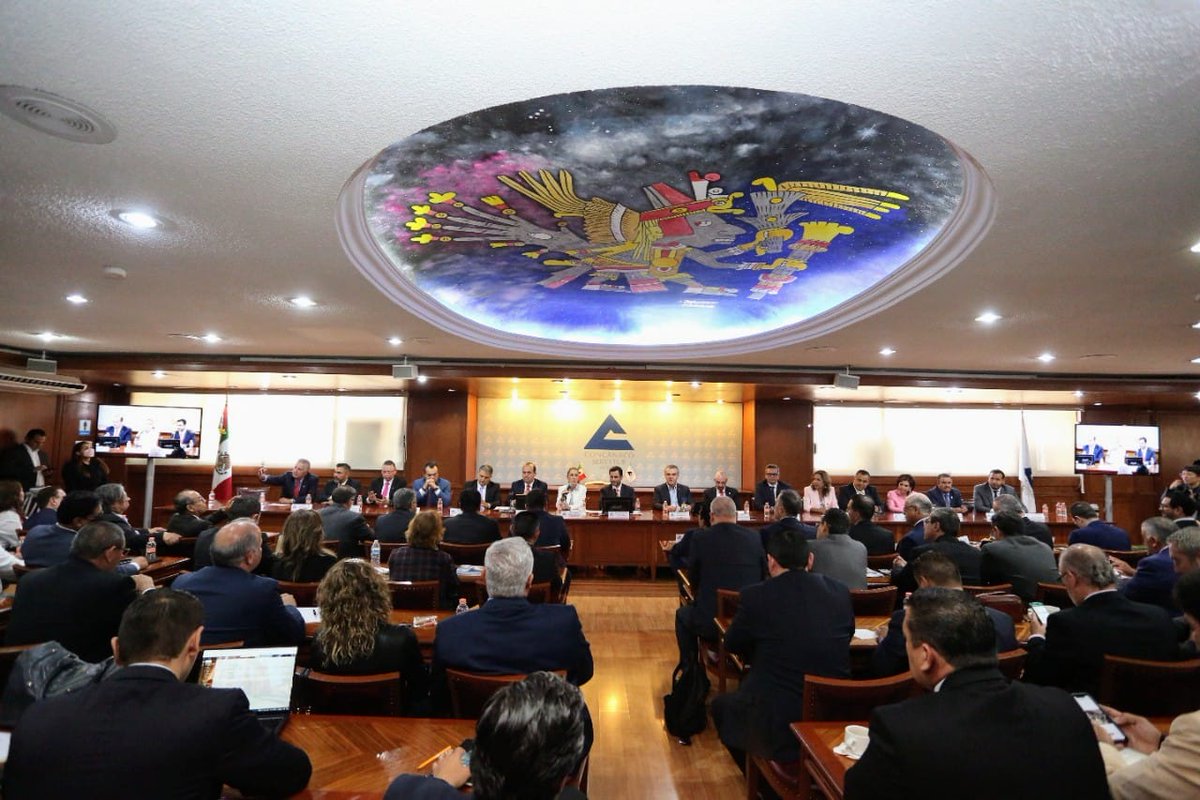 La <a href="/Concanaco/">CONCANACO SERVYTUR</a> cuenta con 257 cámaras, que afilian a 750 mil empresas que promueven, defienden y representan al comercio organizado, los servicios y el turismo nacional.
Gracias <a href="/hectortejadasha/">Héctor Tejada</a> por la invitación a su Consejo Directivo.
Cuentan con todo el apoyo del #CCE.