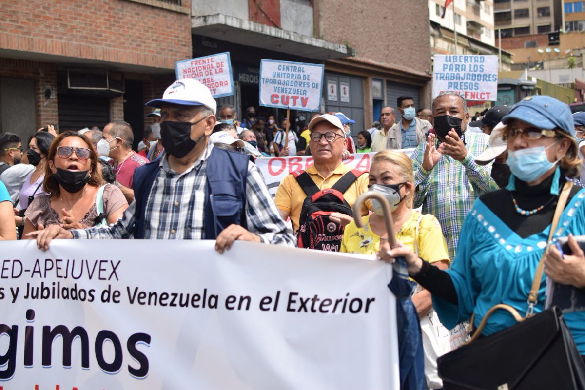 PCV_Venezuela's tweet photo. 📸 #23Ago Protesta frente a la sede de la Oficina Nacional de Presupuesto #ONAPRE para exigir la a derogación del instructivo salarial impuesto por el Gobierno para rebajar salarios, primas y bonos en la Administración Pública.
#OnapreNosEstafa https://t.co/wGj9FbVn43