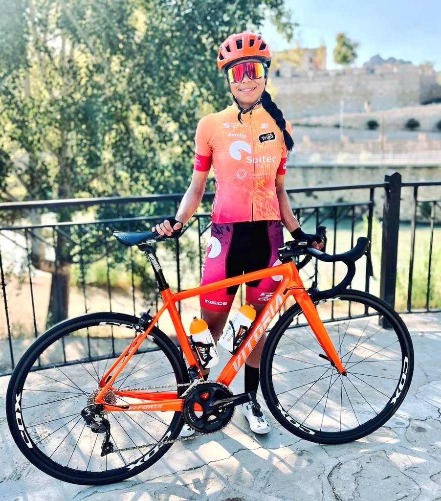 Ciclista antioqueña Andrea Alzate ya viajó a Europa y luce ya los colores del <a href="/SoltecPower/">Soltec</a> con los que correrá la #VueltaEspaña Femenina ! 🇨🇴🚴🏻
#CiclismoFemenino #Ciclismo