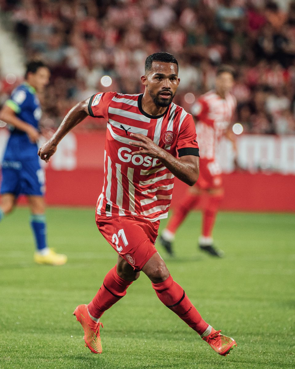 GironaFC's tweet photo. Més classe que una escola! 🇻🇪 https://t.co/Dpo5LixJCa