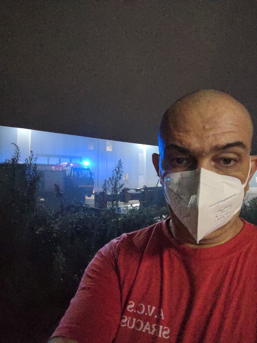g_sr's tweet photo. Sì: sono di nuovo sul sito #protezionecivile #ecomac #augusta #incendio https://t.co/S9oH5M8Fdo