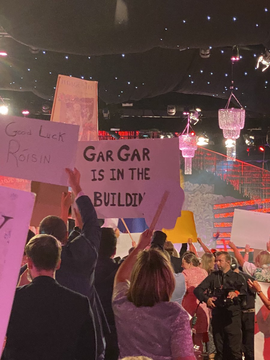 LindaKagyu's tweet photo. So guess who’s in the building everyone??? @RoseofTralee_ where’s Gar Gar and what did he do??? Apparently d #kerryrose is going to spill d beans on air!! 😱😱😱😱#roseoftralee #roseoftralee2022
@RTEOne @RTEplayer https://t.co/TFQLSv6yhs
