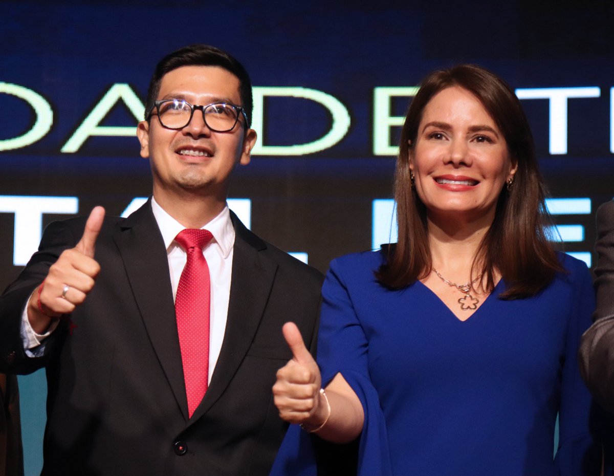 Telecom_Ec's tweet photo. Ecuador cuenta desde hoy con su #AgendaTransformaciónDigitalEc.

La ministra @vmaino presentó esta herramienta que marca la ruta del desarrollo tecnológico por los próximos años, impulsando la conectividad, infraestructura, comercio electrónico y ciudades inteligentes. https://t.co/XzTI39jm4U