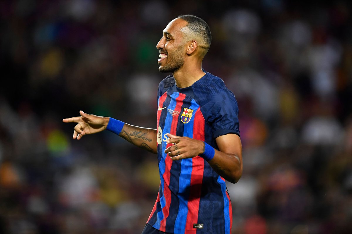 FabrizioRomano's tweet photo. There’s still no agreement between Chelsea and Barcelona for Pierre Aubameyang. Talks ongoing but the price tag around €30m is creating issues. 🚨🔵 #CFC

Chelsea are not open to pay that fee for Aubameyang… there’s still work to be done in next round of talks. https://t.co/XvFDS88LpX