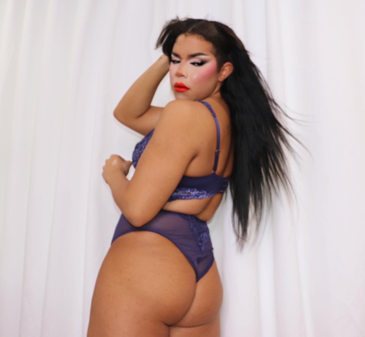 RPGT23's tweet image. Feeling my model Naomi Campbell fantasy lol 😝 #lingeriefashion #SavagexFenty #meninmakeup #dragqueen