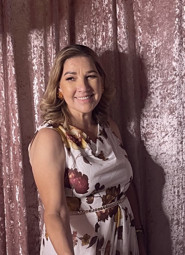 PimberlyKeraza's tweet photo. It breaks my heart to say that my beautiful mommy passed away this weekend this after her long battle with cancer. it would mean so much to me and my family if you are able to donate or share her gofund me for her memorial services. https://t.co/sATrj23VpH https://t.co/UVFed0a8BJ