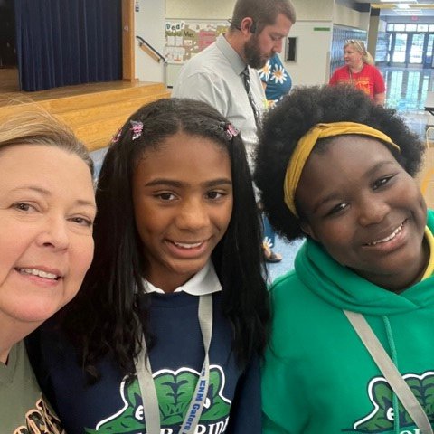 LelyLionsRoar's tweet photo. It was SHOWTIME today for these current 6th graders at East Naples Middle School!  They were our 5th graders last year who made GAINS and brought us to a B!  We promised them McDonalds if they made gains.. so we delivered!  Their smiles were priceless https://t.co/ilYGcRGgGL