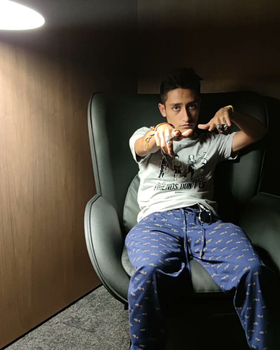 Alejandro_AT__'s tweet image. O que Alejandro faz enquanto espera o voo ✈️😂😴 . .
.
.
.
.
.
.
#AlejandroAT #ATG4MER #voo #avianca #latam #saladeespera #bucaramanga #aeroporto