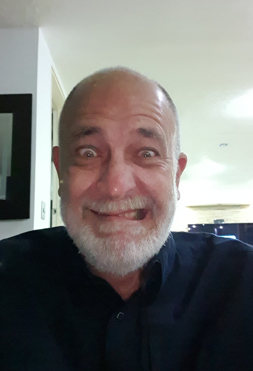 hojillasilva's tweet photo. Otro martes más para los que no me ven y los que me ven "por casualidad" (estaré viejito y seguirán diciendo lo mismo). ¡Apriétense! Perdón... ¡Prepárense! Os ruego verme y les prometo un cursito de calma y cordura. https://t.co/DLsUBcQqXH