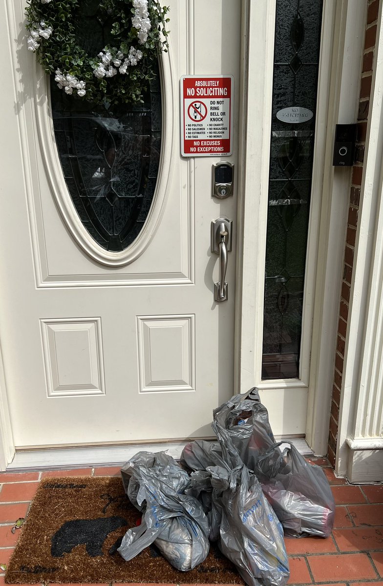 DivaDash722's tweet photo. FULL CIRCLE MOMENT: I shopped & delivered this order yesterday. ALL NON PERISHABLE ITEMS!! I get to the house and there is a NO SOLICITATION sign. Do not knock or ring under any circumstance. So I did not ring the bell. 24hrs later I am TIPLESS!#grocerydelivery #tipbait #walmart https://t.co/lhU7rZhZVg