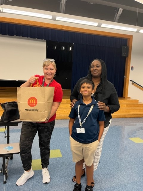 LelyLionsRoar's tweet photo. It was SHOWTIME today for these current 6th graders at East Naples Middle School!  They were our 5th graders last year who made GAINS and brought us to a B!  We promised them McDonalds if they made gains.. so we delivered!  Their smiles were priceless https://t.co/ilYGcRGgGL