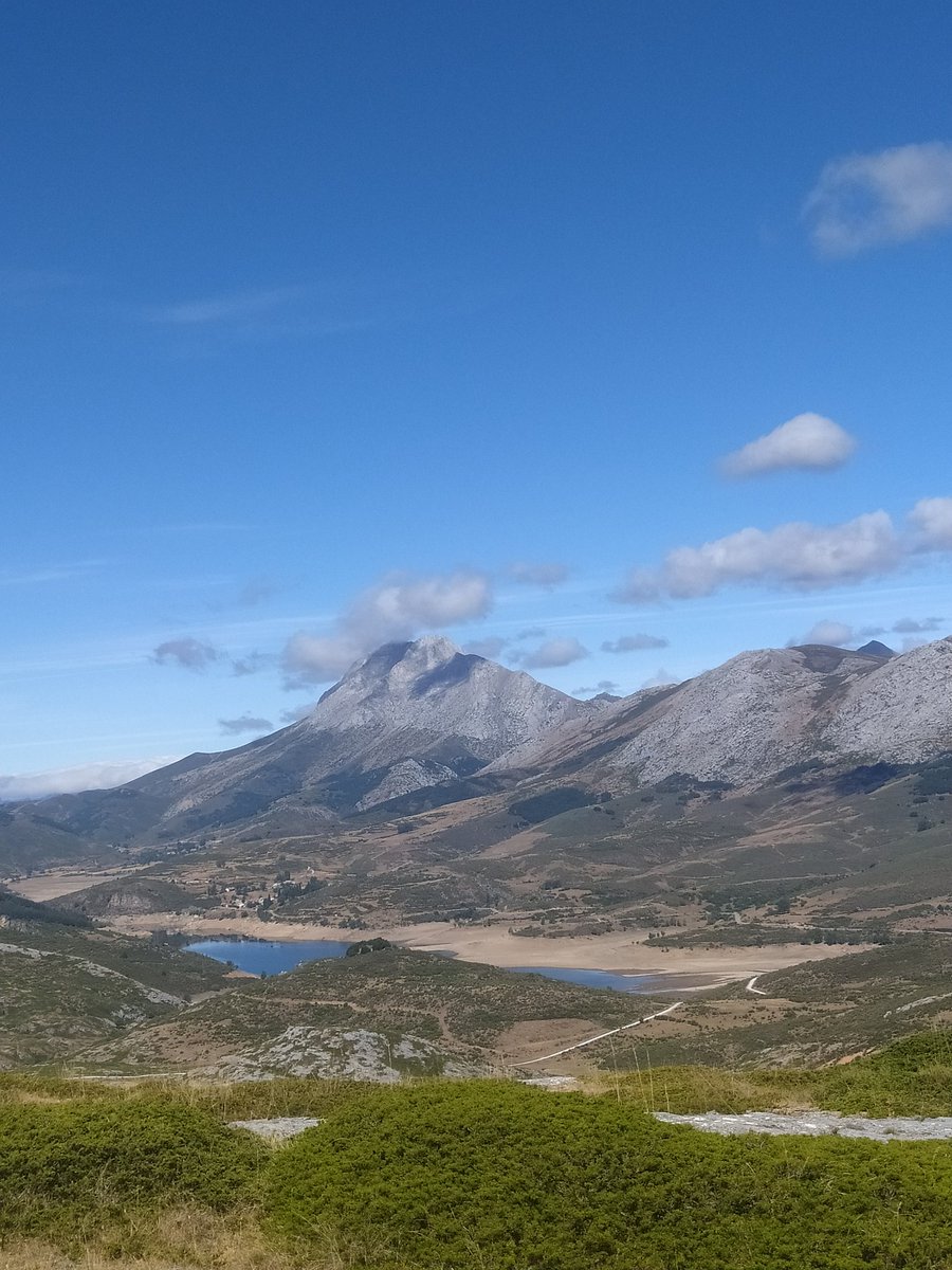 javivazquez92's tweet photo. La de buenas cervezas que me he tomado en puente agudin tras subir el Espigüete, Mazobre, Peña El Tejo, Pozo de las Lomas, Peña Prieta...
Viva la Montaña Palentina. #ComandoAlSol https://t.co/KAqNJkDAqG