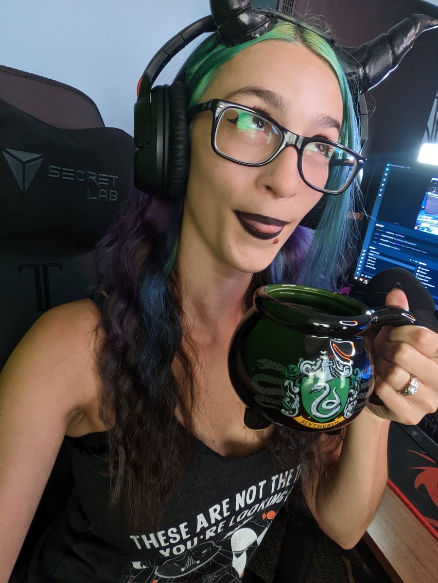 MarvelousDragon's tweet photo. Happy Tuesday #GuardiansOfLight! Diving into the new season of #Destiny2! Join me for some silly adventures!
https://t.co/rVGU0yVXF8
#DragonCutie #FemaleStreamer #TwitchAffiliate #TeaMug #RayBans #SecretLab #GamerGirl #BowUser https://t.co/AKE1am9vYd