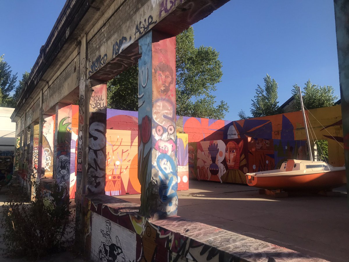 Looking for your next inspirational holiday or work trip destination (if your work touches the built environment) ....try Bordeaux 🇫🇷

Brilliant examples of top down policy (world’s 4th safest city to cycle in) and bottom up development  @DarwinBdx