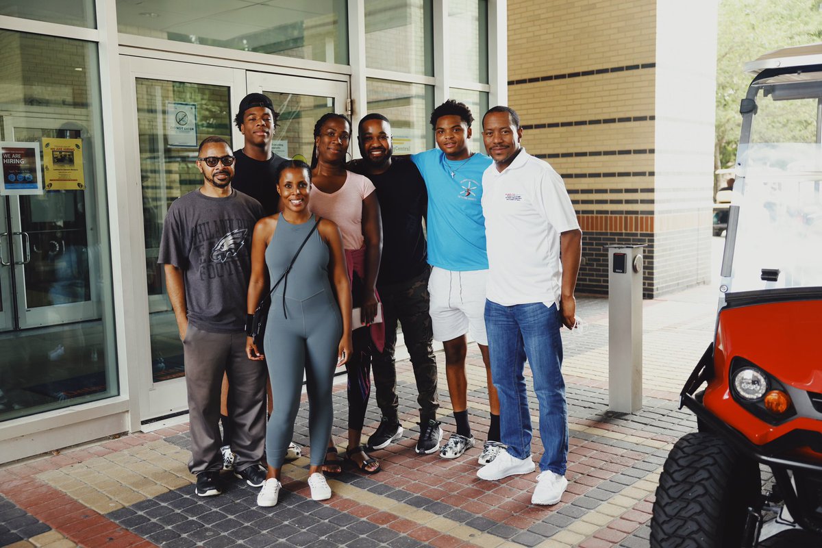 DelStateUniv's tweet photo. We’re thrilled to see our newest Hornets move in today! Welcome! #DSU26 #DSUWelcomeDays https://t.co/2rHHuTT9nl