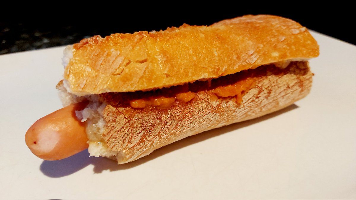 comocomodiadia's tweet photo. #hotdog / #perritocaliente... #pandeviena, #wurst / #salchicha, #mostaza #salsadetomate y #quesofundido... #guisoyo #comocomodiadia https://t.co/Tja1yGB4Oy