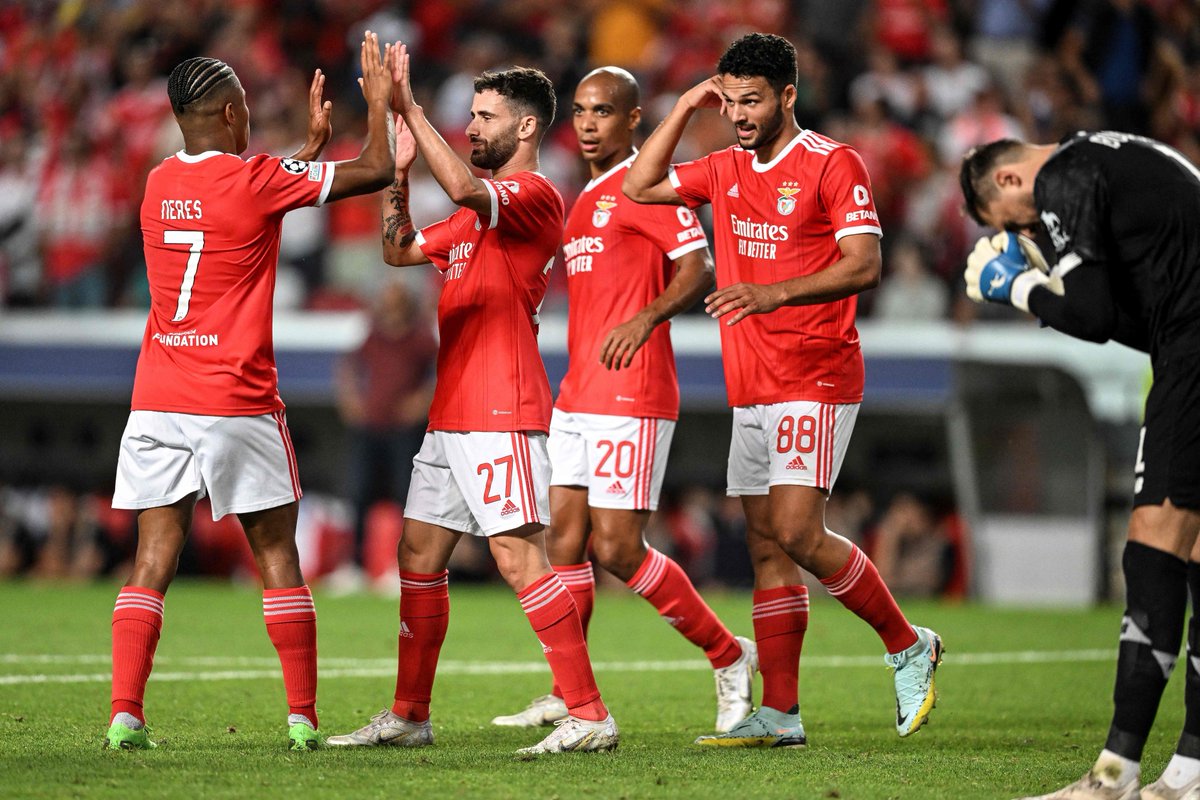FutbolPortugal's tweet photo. ¡FINAL! #SLBenfica (*) 3 - 0 #FCDynamoKyiv [Otamendi 27', Rafa 40', Neres 42']

GLOBAL: 5 - 0 https://t.co/rklQBvPyPD