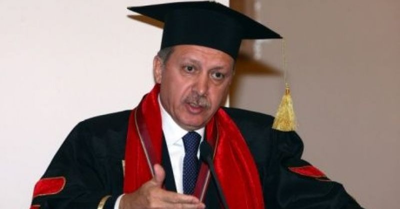 T21comtr's tweet photo. Erdoğan Üniversite mezunu mu? Hocasından flaş açıklam!