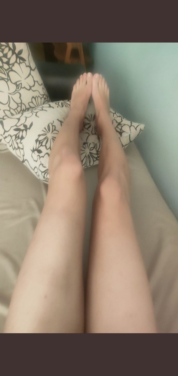 İstanbuldan OLGUN,TEMİZ,GİZLİ,ELİT,KENDİNİ BİLEN İNSANLAR KENDİNİ TANİTİCİ MESAJ YAZSİN.SECİCİYİM VE YENİYİM FAHİŞE DEGİLİM AMA HERŞEYE AÇIĞIM.