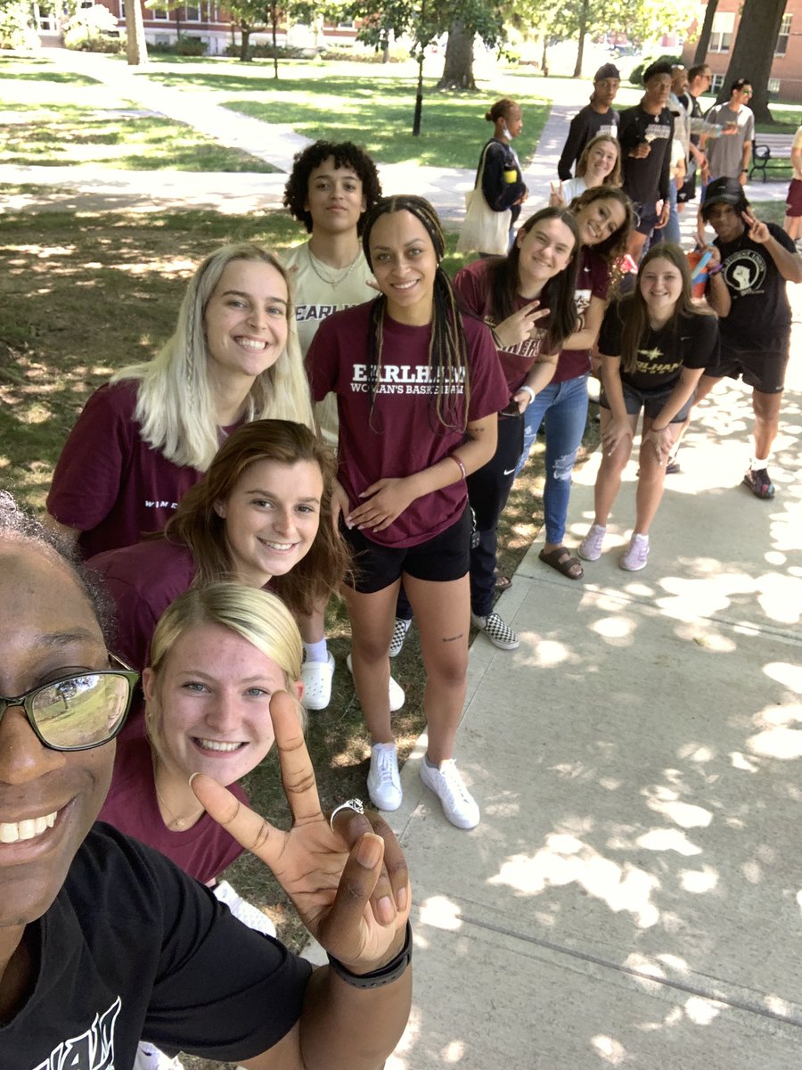 EarlhamWBB's tweet photo. #Heartshake Selfie!!!

Best wishes on a great start to the school year, Quaker Nation!!! https://t.co/8nyAzmSl4w