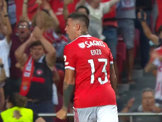 The new boss of Benfica's midfield. 

And yet it feels like he's been here forever. 

21 years of age. 

Enzo Fernández.

What a player! 🦅🇦🇷
