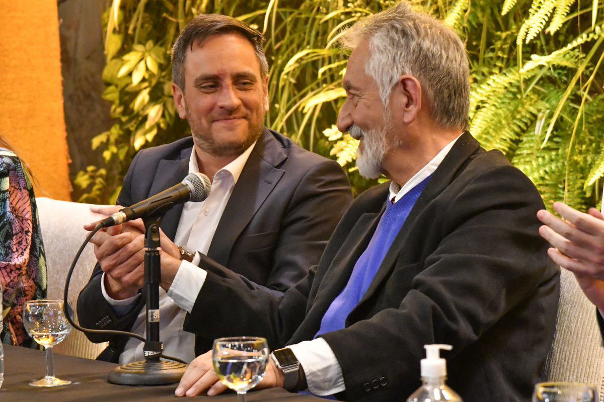 juancabandie's tweet photo. Junto al Gobernador de San Luis, @alberto_rsaa, presentamos el Plan Estratégico para Bosques Nativos de la provincia, con una inversión de $423 millones 🌳 https://t.co/QJKrQYyht5