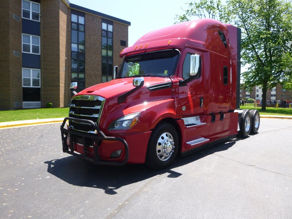transchicago_tg's tweet photo. 🖌 Paint the town red with this 2020 Freightliner PT126SLP Tandem Axel Sleeper!

https://t.co/wBlnFwVq5c

#UsedTrucks #UsedTrucksForSale #SelecTrucks #Trucking #OwnerOperator #SelectrucksofChicago #AllMakesUsedTrucks #Freightliner #FreightlinerTrucks #ForSale #TruckForSale https://t.co/Fnd418KLJj