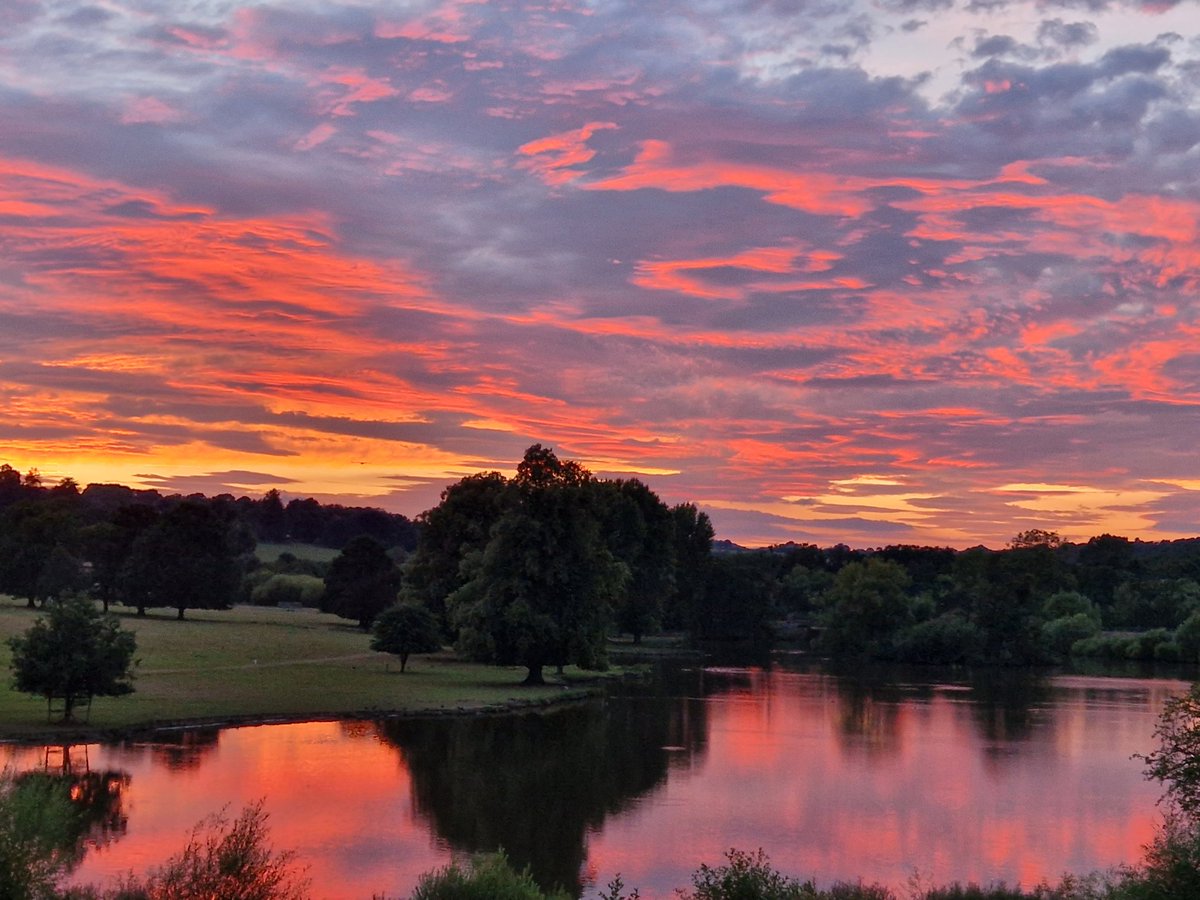 sidbart's tweet image. Red sky at night but tomorrow' forecast is s.....