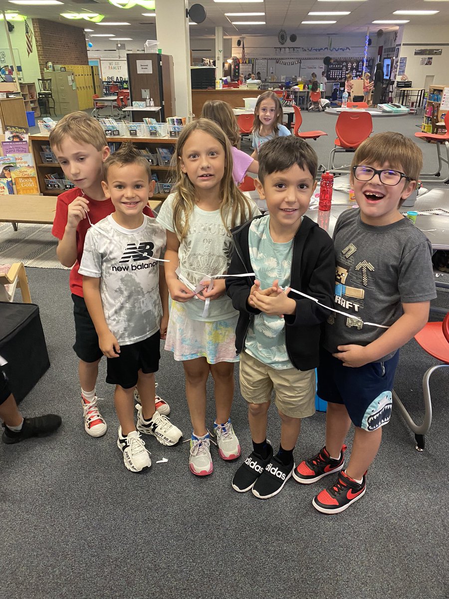 mrscdennison's tweet photo. Index card challenge- fit your whole body through an index card with only using scissors! Today we learned the importance of teamwork, persevering, being flexible and having a positive attitude! Accomplishing hard things is the best feeling 🎉 @CUYHTS https://t.co/TaVKGDcbKa