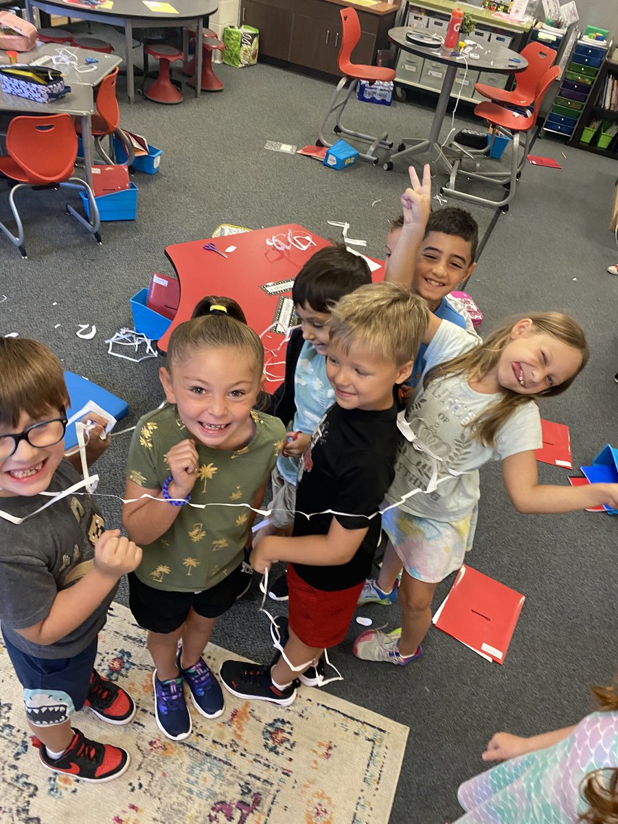 mrscdennison's tweet photo. Index card challenge- fit your whole body through an index card with only using scissors! Today we learned the importance of teamwork, persevering, being flexible and having a positive attitude! Accomplishing hard things is the best feeling 🎉 @CUYHTS https://t.co/TaVKGDcbKa