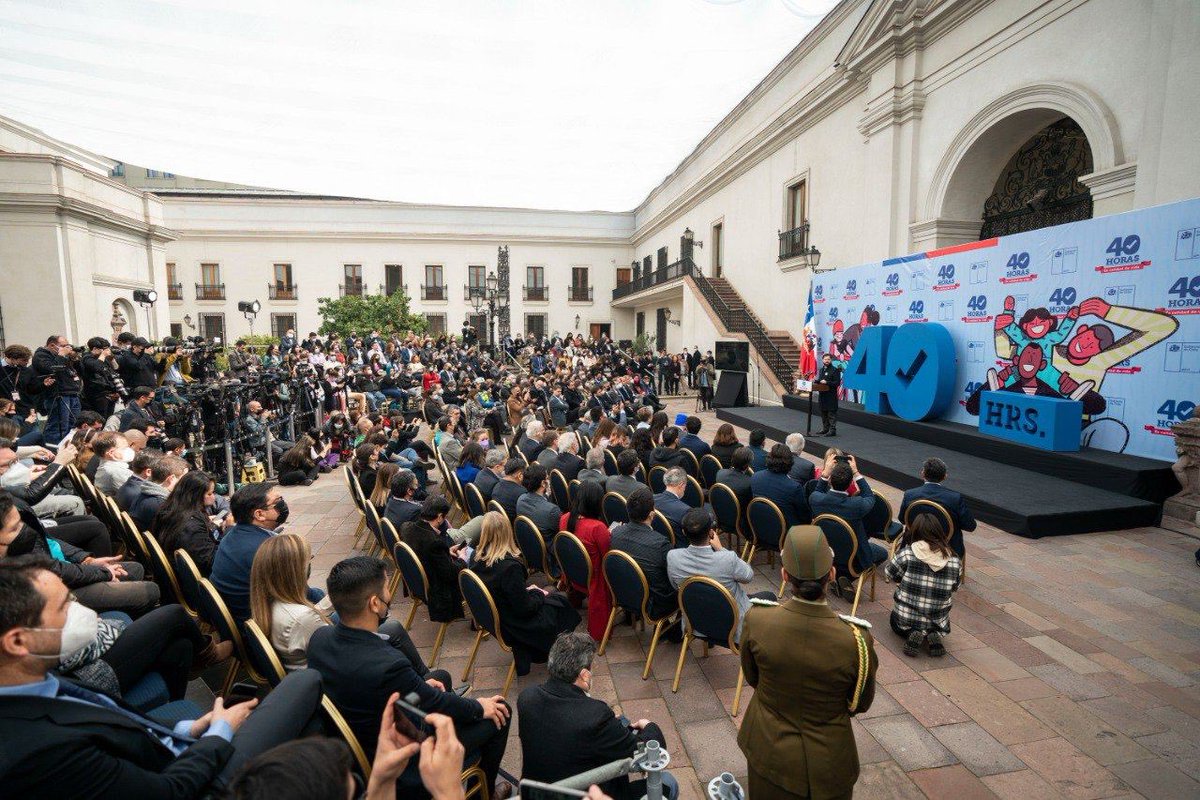 GabrielBoric's tweet photo. Nuestro mandato de transformación nos interpela a avanzar hacia mayor justicia, y el proyecto #40Horas apunta en esa dirección. Confío en que parlamentarios van a tramitarlo con la celeridad que trabajadores y sus familias merecen. #40Horas para un Chile con más calidad de vida! https://t.co/mz82Rz0Cyc