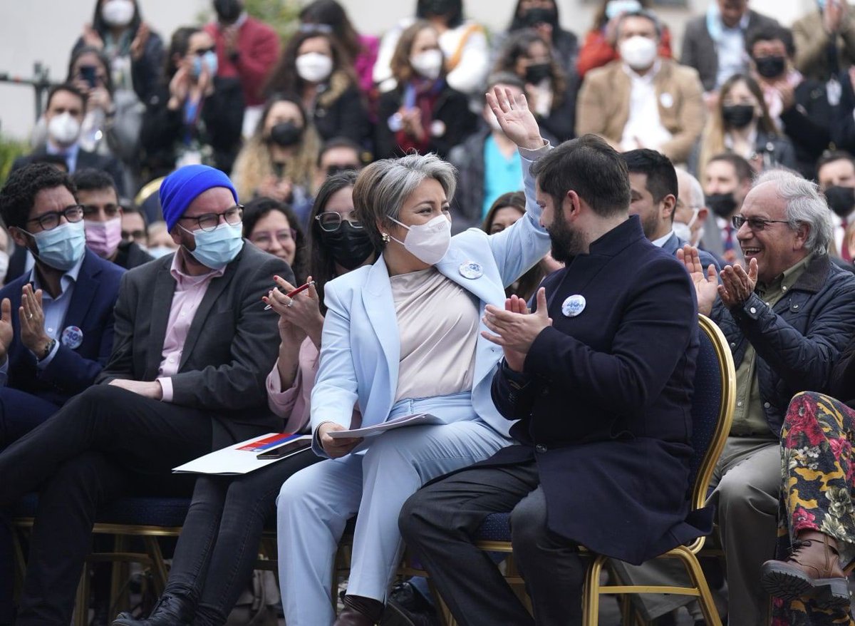 GabrielBoric's tweet photo. Nuestro mandato de transformación nos interpela a avanzar hacia mayor justicia, y el proyecto #40Horas apunta en esa dirección. Confío en que parlamentarios van a tramitarlo con la celeridad que trabajadores y sus familias merecen. #40Horas para un Chile con más calidad de vida! https://t.co/mz82Rz0Cyc