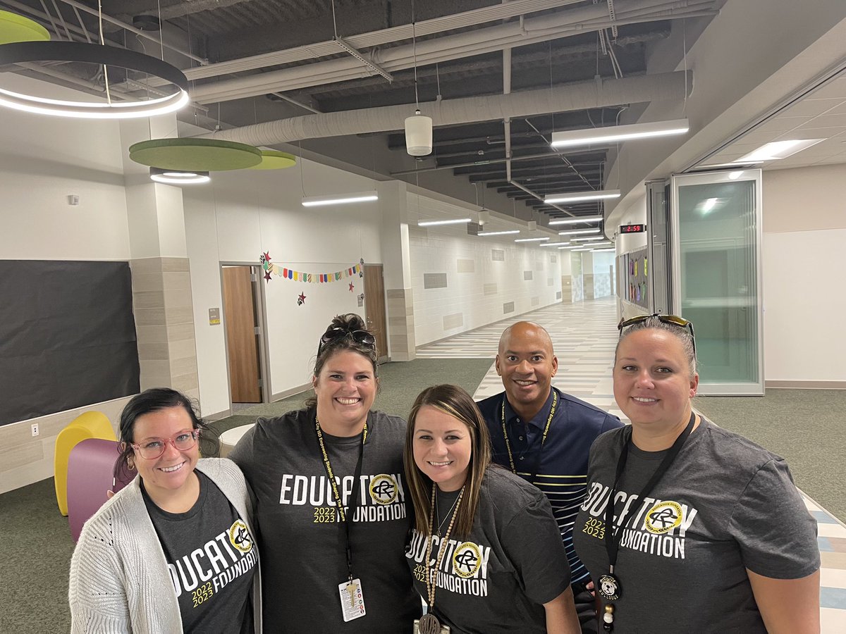 ruthcherryelem's tweet photo. On Tuesdays we wear @RCISDFoundation shirts!
#CherryBrave #newbeginnings #LetsGrowTogether #RCISDJoy https://t.co/s2qGP0Uttw