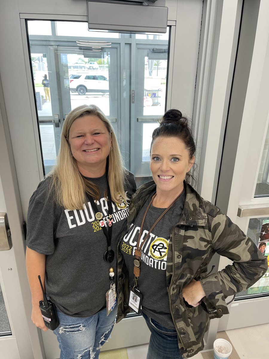 ruthcherryelem's tweet photo. On Tuesdays we wear @RCISDFoundation shirts!
#CherryBrave #newbeginnings #LetsGrowTogether #RCISDJoy https://t.co/s2qGP0Uttw