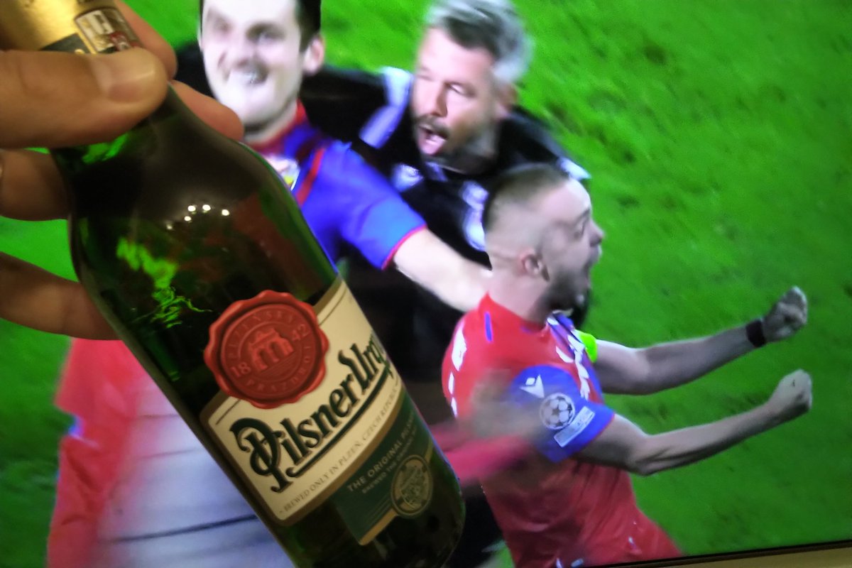 StepanHanus's tweet photo. Na zdraví @fcviktorkaplzen 👏
Úžasná pohádka a zasloužený mega úspěch pro skvěle vedený klub 👍
Parádní vizitka pro @fortunaligacz 💪
Hodně štěstí v @ChampionsLeague 🙏
#UCL #PLZQFK https://t.co/Ljad3B4Hf2