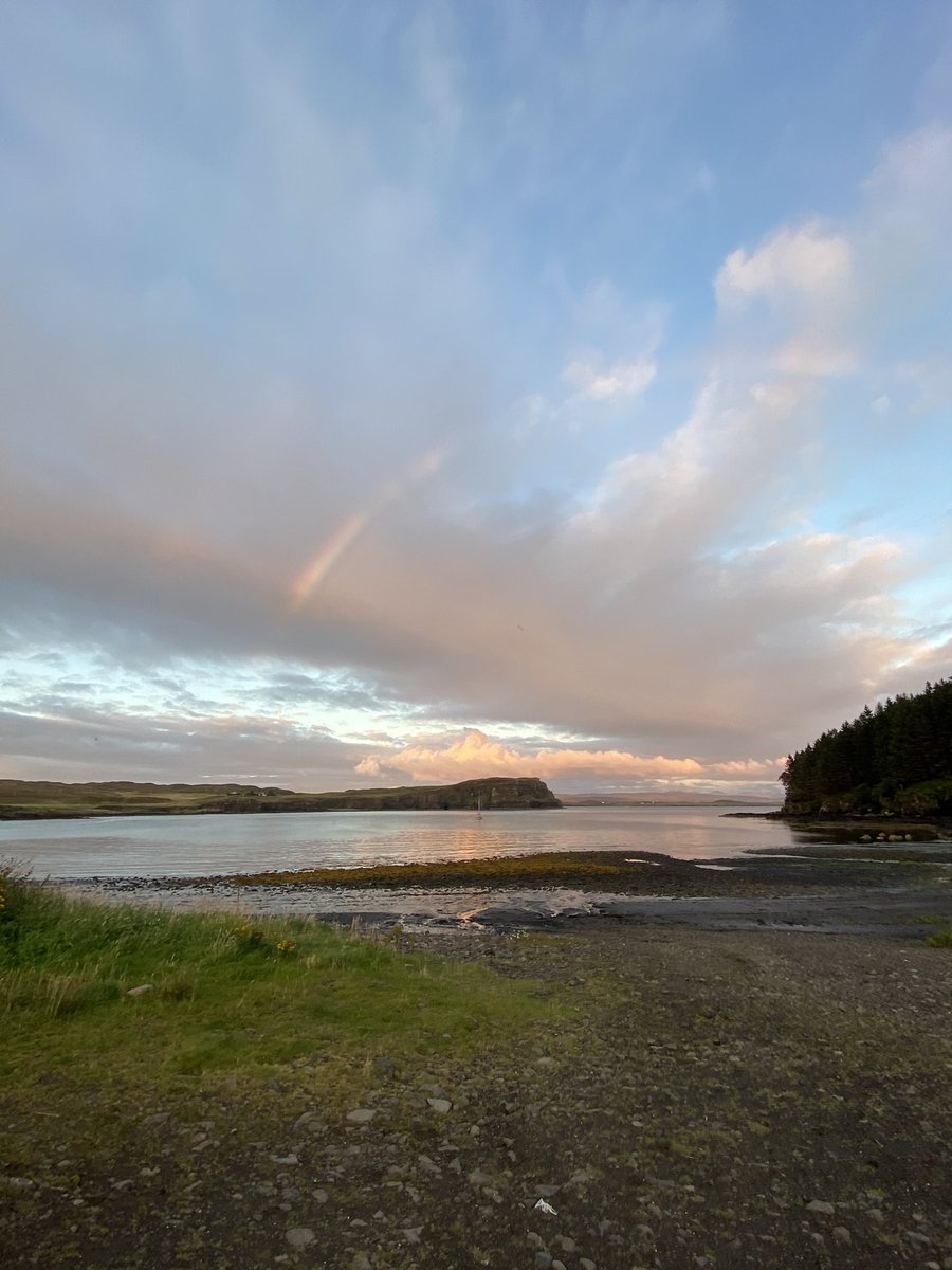 Chaharper's tweet photo. After dinner walk #Orbost #IsleofSkye https://t.co/3jjAtoyoIi