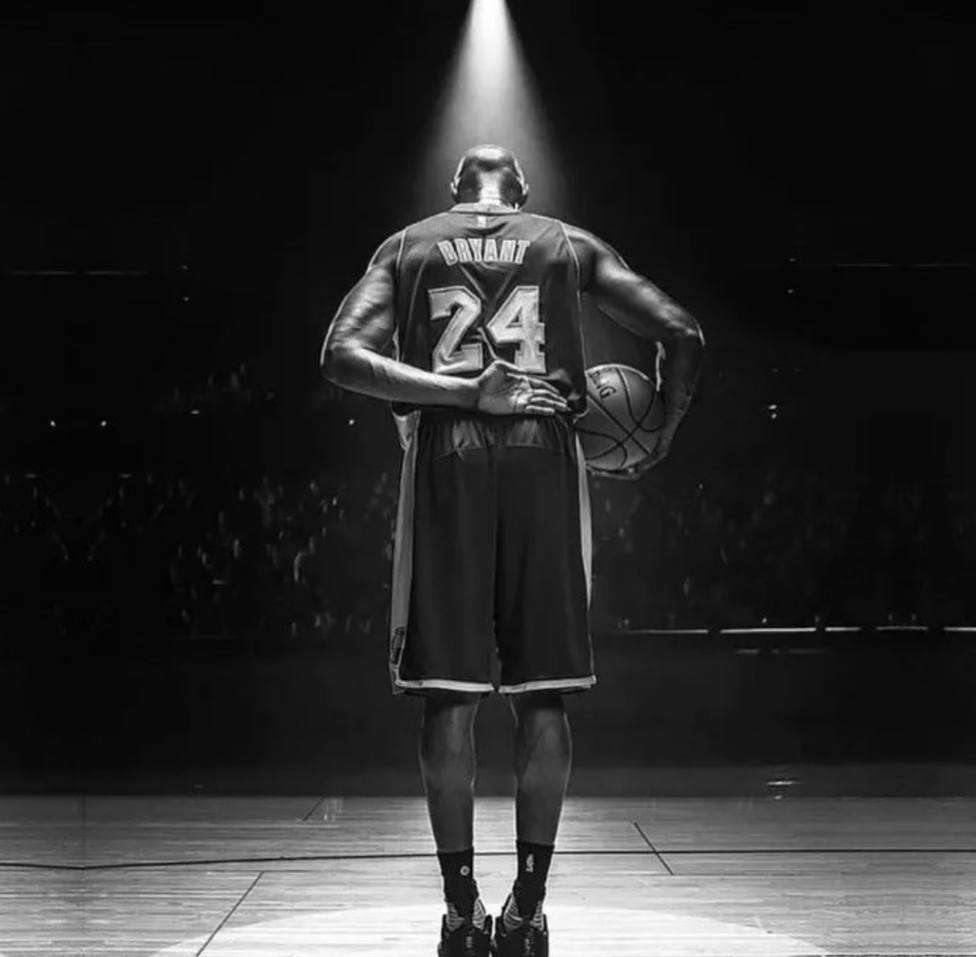 _NBAESP_'s tweet photo. Kobe Bryant cumpliría hoy 44 años

Siempre en nuestros corazones https://t.co/1m3YAA1kv4