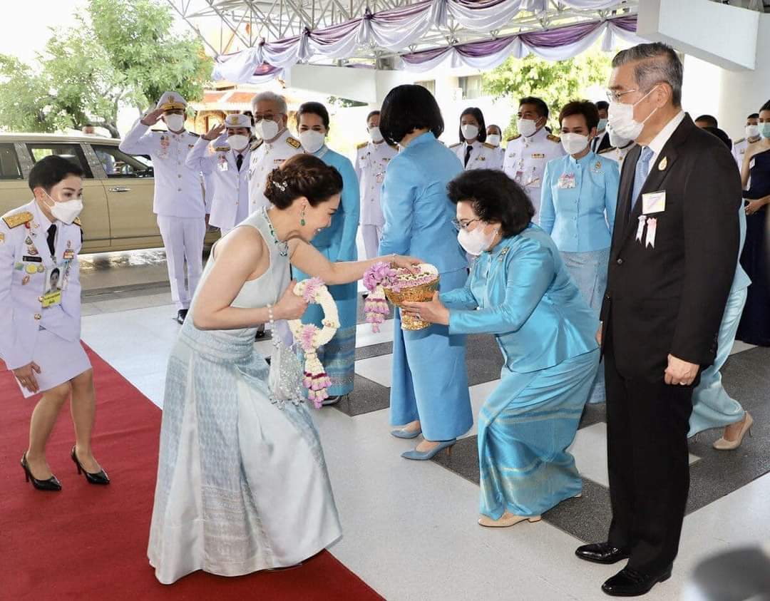 borannanma's tweet photo. วันนี้ (๒๓ สิงหาคม ๒๕๖๕) สมเด็จพระนางเจ้าฯ พระบรมราชินี เสด็จฯ ไปทรงเป็นองค์ประธานและทอดพระเนตรการแสดงในงาน “๙๐ พรรษา สมเด็จพระนางเจ้าสิริกิติ์ พระบรมราชินีนาถ พระบรมราชชนนีพันปีหลวง ปวงผู้รู้คุณแผ่นดิน น้อมดวงจินต์ถวายพระพร” ณ หอประชุมใหญ่ ศูนย์วัฒนธรรมแห่งประเทศไทย กรุงเทพฯ https://t.co/ZKHn4ShFu9